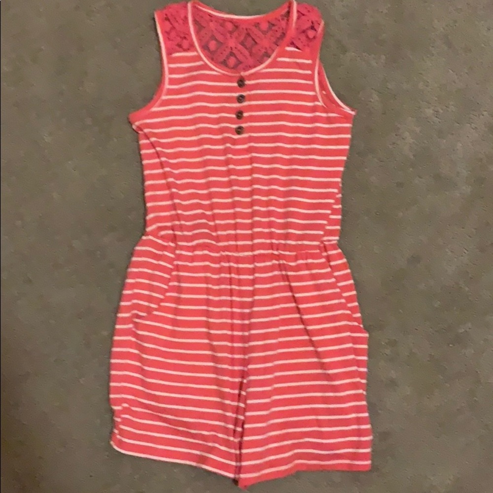 Cute girls romper with pockets!